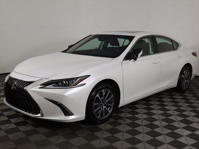 Photo of 2023 Ultra White Lexus ES 250