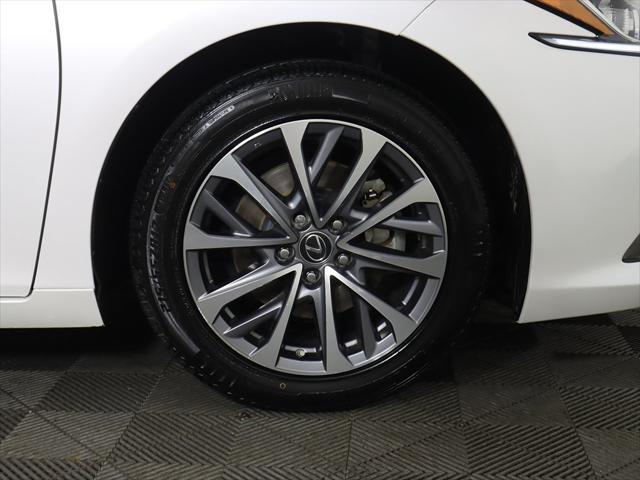 Photo of 2023 Ultra White Lexus ES 250