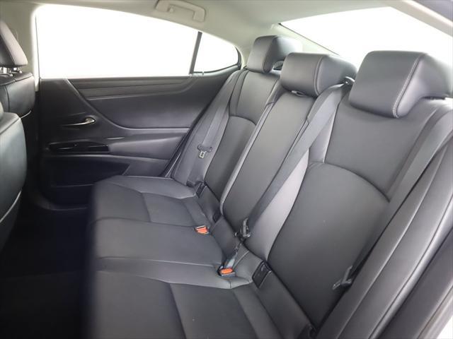 Photo of 2023 Ultra White Lexus ES 250