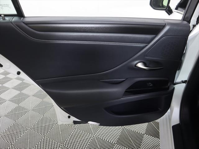 Photo of 2023 Ultra White Lexus ES 250