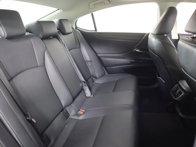 Photo of 2023 Ultra White Lexus ES 250