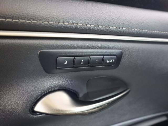 Photo of 2023 Ultra White Lexus ES 250