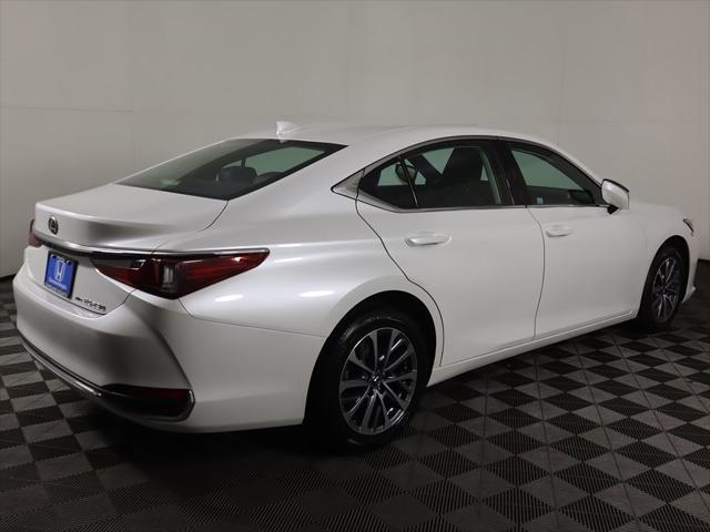 Photo of 2023 Ultra White Lexus ES 250