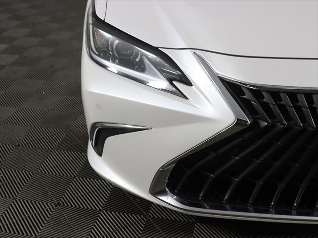 Photo of 2023 Ultra White Lexus ES 250