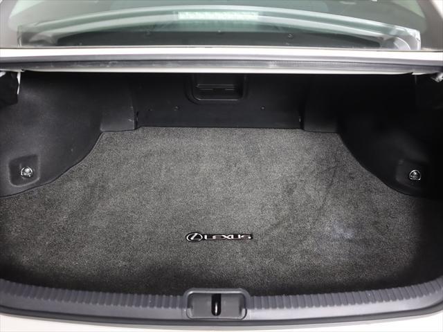 Photo of 2023 Ultra White Lexus ES 250