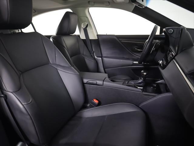 Photo of 2023 Ultra White Lexus ES 250
