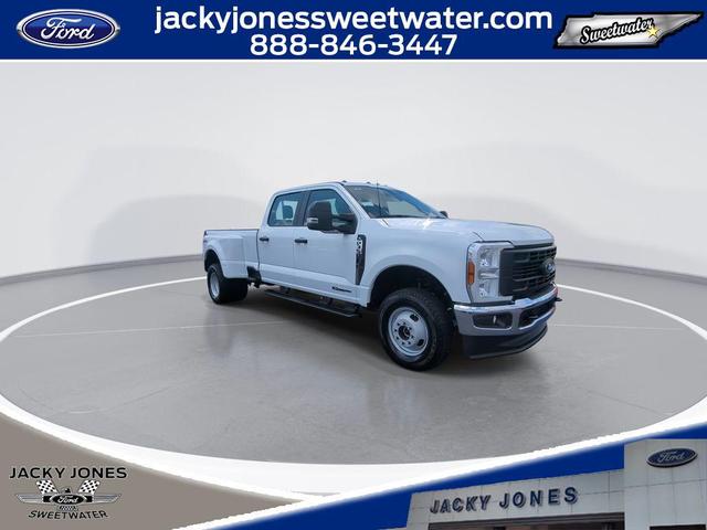 Photo of 2025 Oxford White Ford F-350
