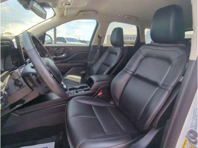 Photo of 2024 Pristine White Metallic Tri-Coat Lincoln Corsair