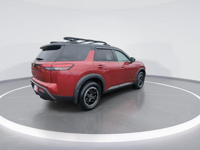Photo of 2024 Scarlet Ember Tintcoat/Super Black Nissan Pathfinder