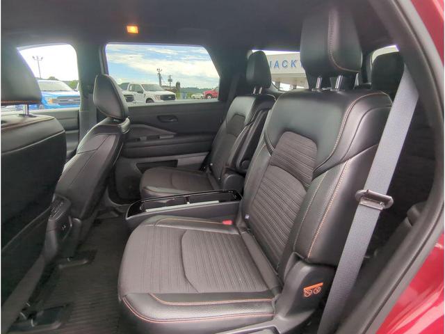 Photo of 2024 Scarlet Ember Tintcoat/Super Black Nissan Pathfinder