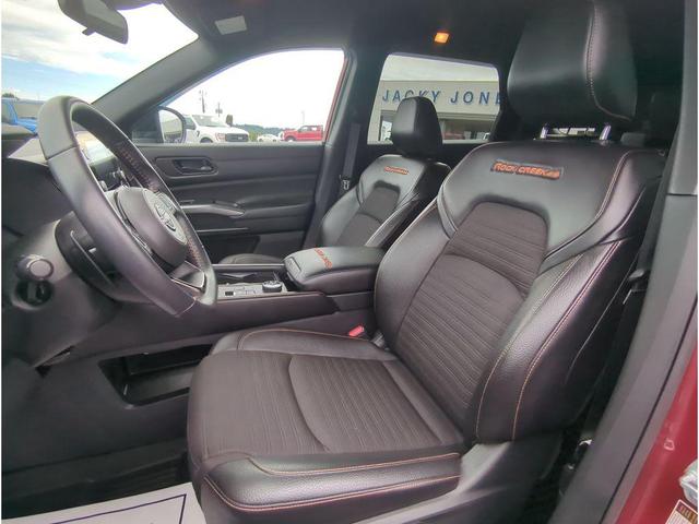 Photo of 2024 Scarlet Ember Tintcoat/Super Black Nissan Pathfinder