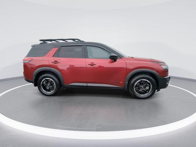 Photo of 2024 Scarlet Ember Tintcoat/Super Black Nissan Pathfinder