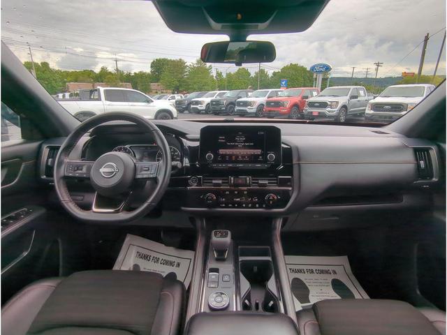 Photo of 2024 Scarlet Ember Tintcoat/Super Black Nissan Pathfinder
