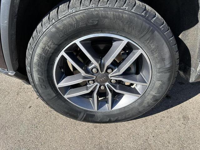 Photo of 2019 Sangria Metallic Jeep Grand Cherokee