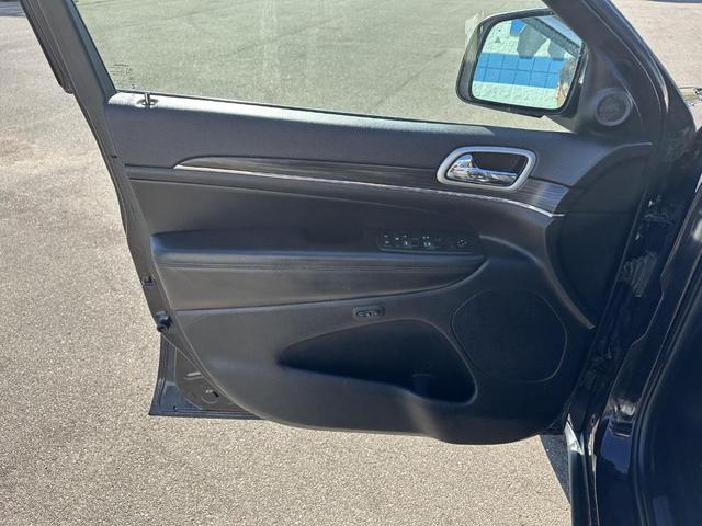 Photo of 2019 Sangria Metallic Jeep Grand Cherokee