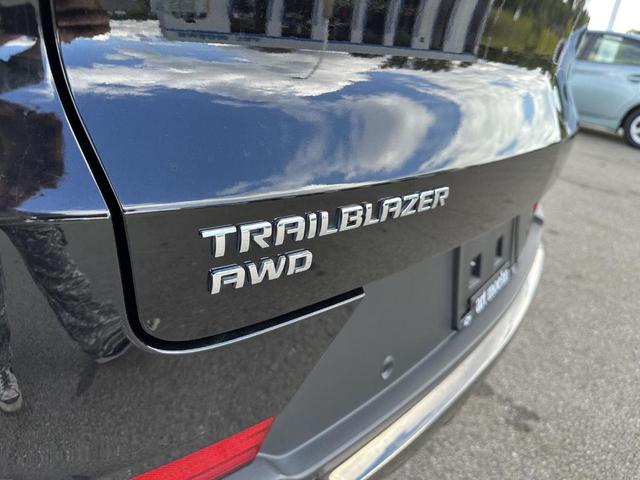 Photo of 2025 Mosaic Black Metallic Chevrolet Trailblazer