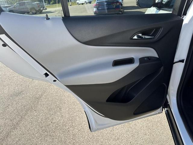 Photo of 2023 Summit White Chevrolet Equinox