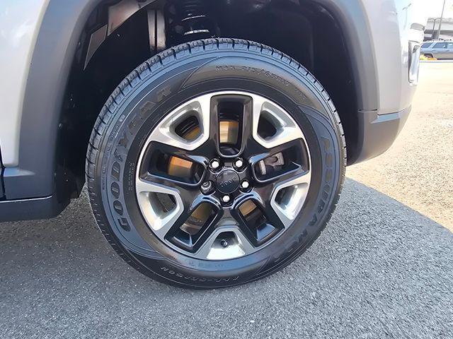Photo of 2017 Billet Silver Metallic Clearcoat Jeep New Compass