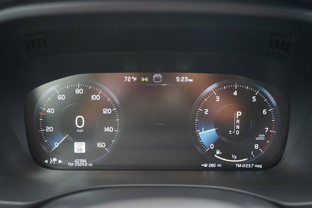 Photo of 2021 Onyx Black Metallic Volvo XC60