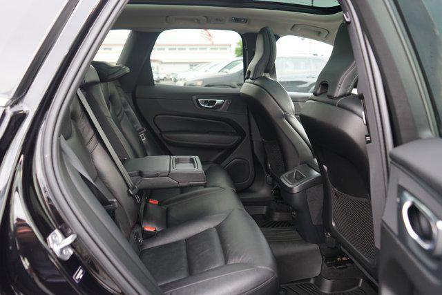 Photo of 2021 Onyx Black Metallic Volvo XC60