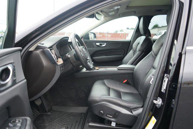 Photo of 2021 Onyx Black Metallic Volvo XC60
