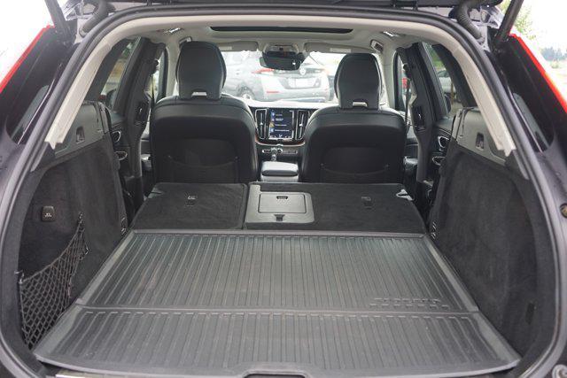 Photo of 2021 Onyx Black Metallic Volvo XC60