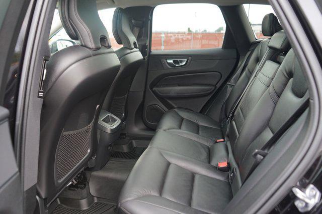 Photo of 2021 Onyx Black Metallic Volvo XC60