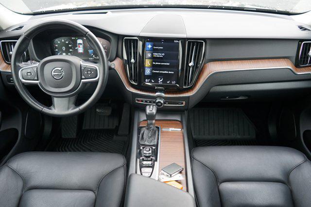 Photo of 2021 Onyx Black Metallic Volvo XC60