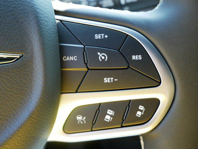 Photo of 2025 Bright White Clearcoat Chrysler Pacifica
