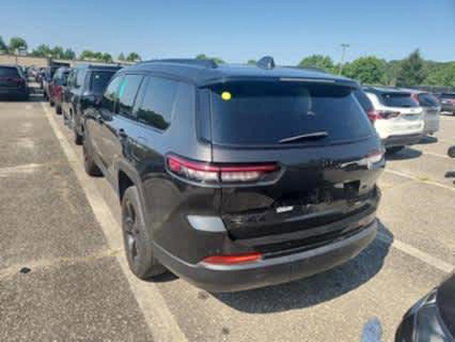 Photo of 2022 Rocky Mountain Pearlcoat Jeep Grand Cherokee L