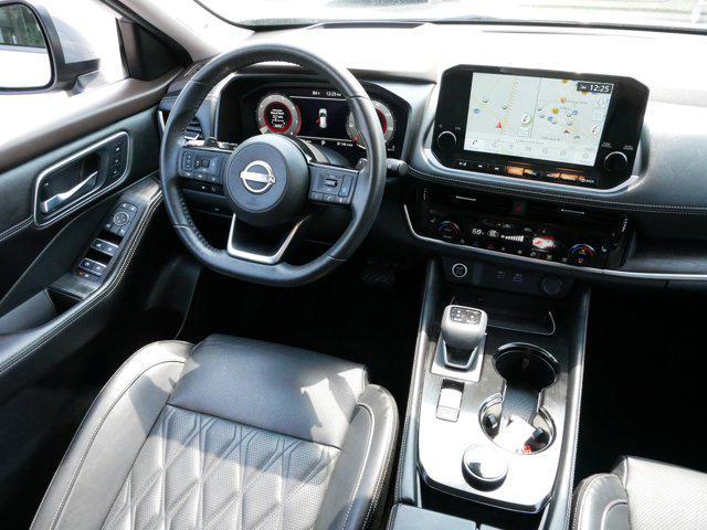Photo of 2022 Boulder Gray Pearl Nissan Rogue