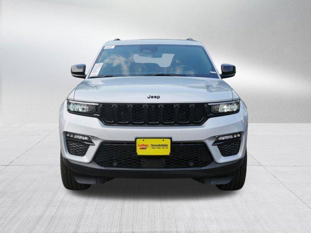 Photo of 2025 Silver Zynith Jeep Grand Cherokee