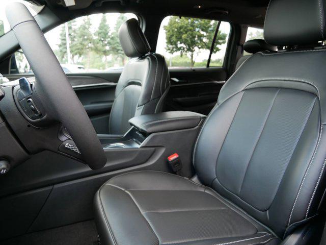 Photo of 2025 Silver Zynith Jeep Grand Cherokee