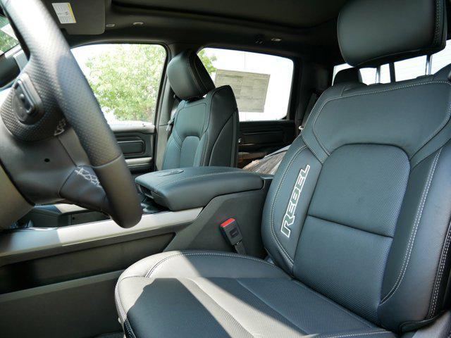 Photo of 2026 Diamond Black Crystal Pearlcoat RAM 1500