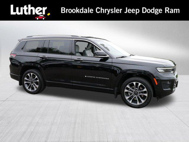 Photo of 2022 Diamond Black Crystal Pearlcoat Jeep Grand Cherokee L