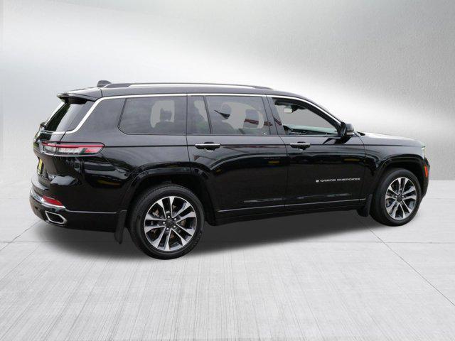 Photo of 2022 Diamond Black Crystal Pearlcoat Jeep Grand Cherokee L