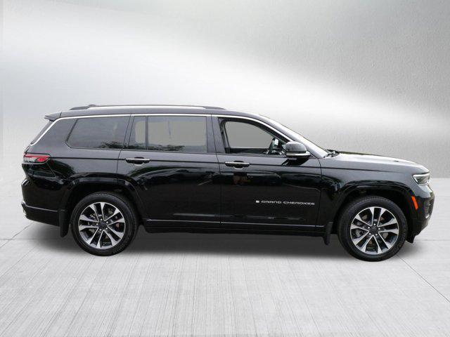 Photo of 2022 Diamond Black Crystal Pearlcoat Jeep Grand Cherokee L