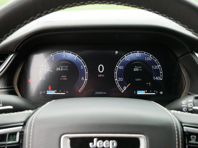 Photo of 2022 Diamond Black Crystal Pearlcoat Jeep Grand Cherokee L