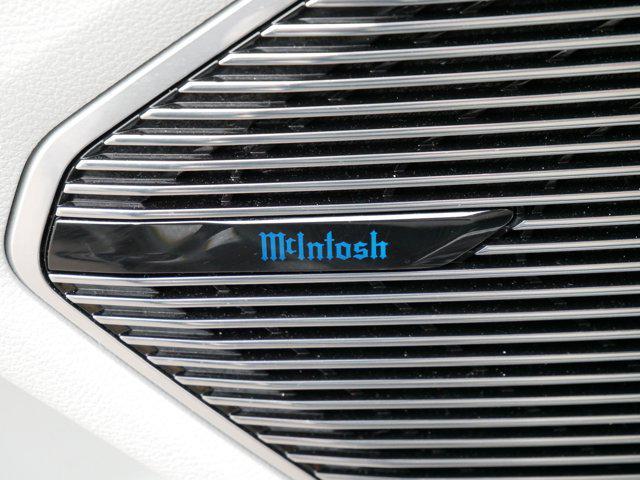Photo of 2022 Diamond Black Crystal Pearlcoat Jeep Grand Cherokee L