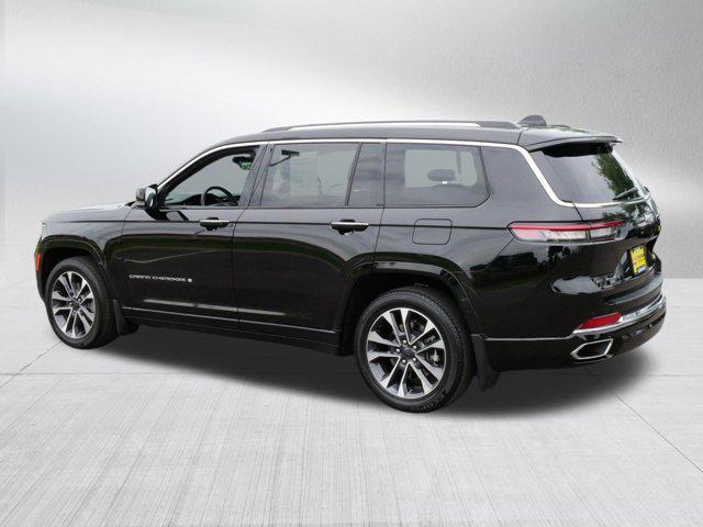 Photo of 2022 Diamond Black Crystal Pearlcoat Jeep Grand Cherokee L