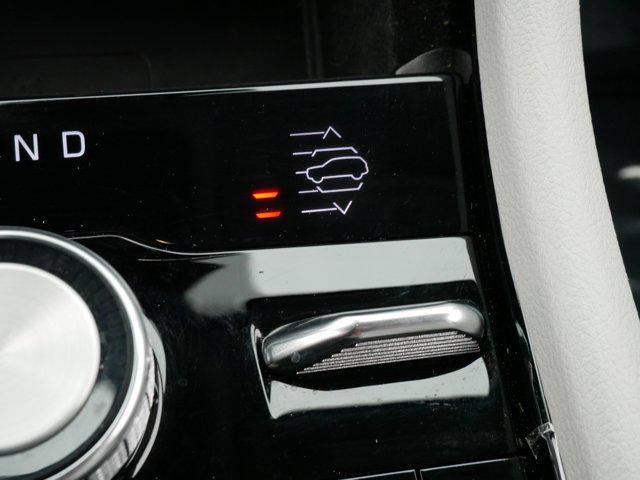 Photo of 2022 Diamond Black Crystal Pearlcoat Jeep Grand Cherokee L