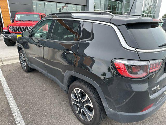 Photo of 2022 Diamond Black Crystal Pearlcoat Jeep Compass