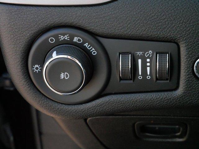 Photo of 2022 Diamond Black Crystal Pearlcoat Jeep Cherokee