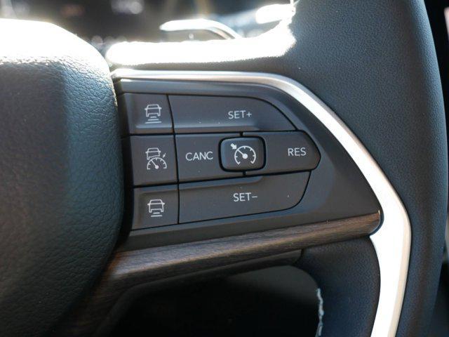 Photo of 2025 Bright White Clearcoat Jeep Grand Cherokee