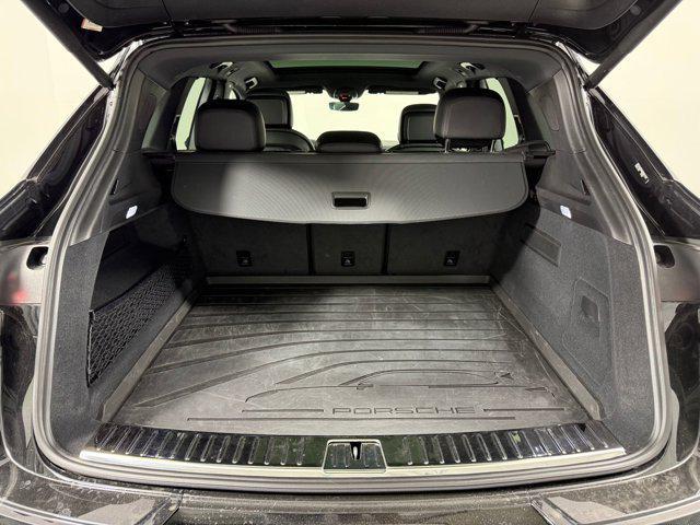 Photo of 2025 Chromite Black Metallic Porsche Cayenne