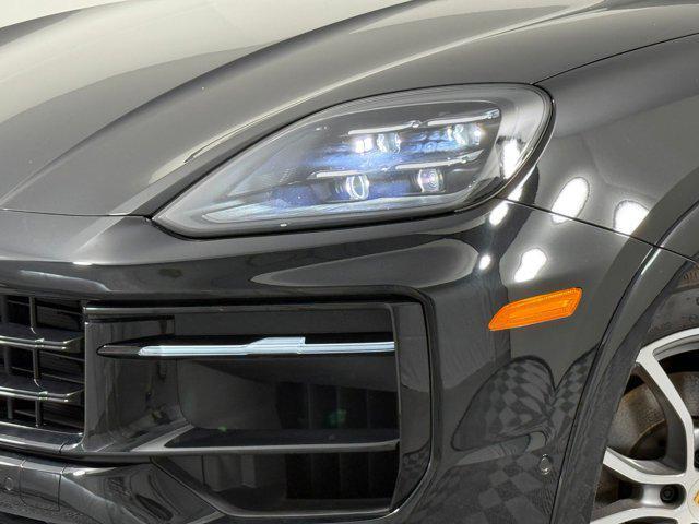 Photo of 2025 Chromite Black Metallic Porsche Cayenne