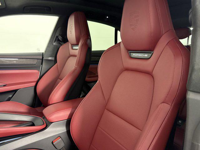 Photo of 2025 White Porsche Macan