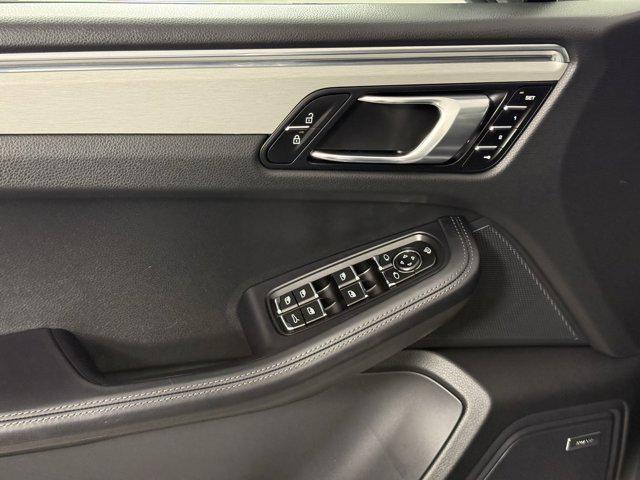 Photo of 2025 Dolomite Silver Metallic Porsche Macan