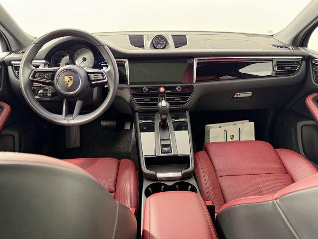 Photo of 2025 Carrara White Metallic Porsche Macan