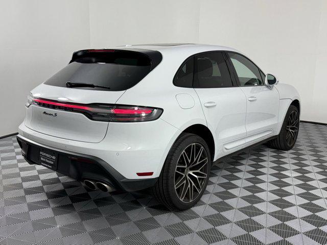 Photo of 2025 Carrara White Metallic Porsche Macan